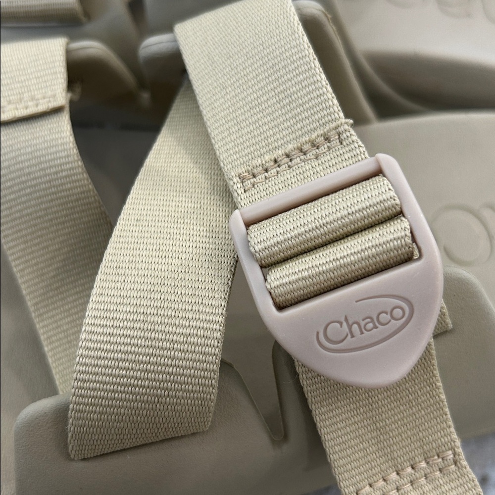 Chacos Chillos Womens Sandals Beige Slides Slip On Outdoors Size 10 - Picture 13 of 13